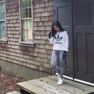 Lululemon Mid Rise 25" Leggings size 4